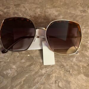 Women’s Oversized Square Sunglasses -‎ Brown Gradient Lenses
